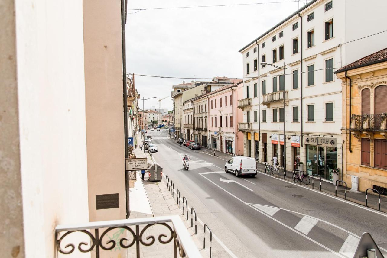 Intero Appartamento Nel Cuore Di Vicenza Bagian luar foto